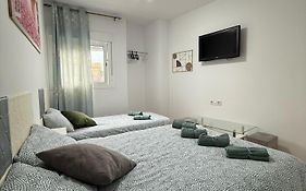 HABITACIÓN triple con baño compartido LOVELY SEVILLA